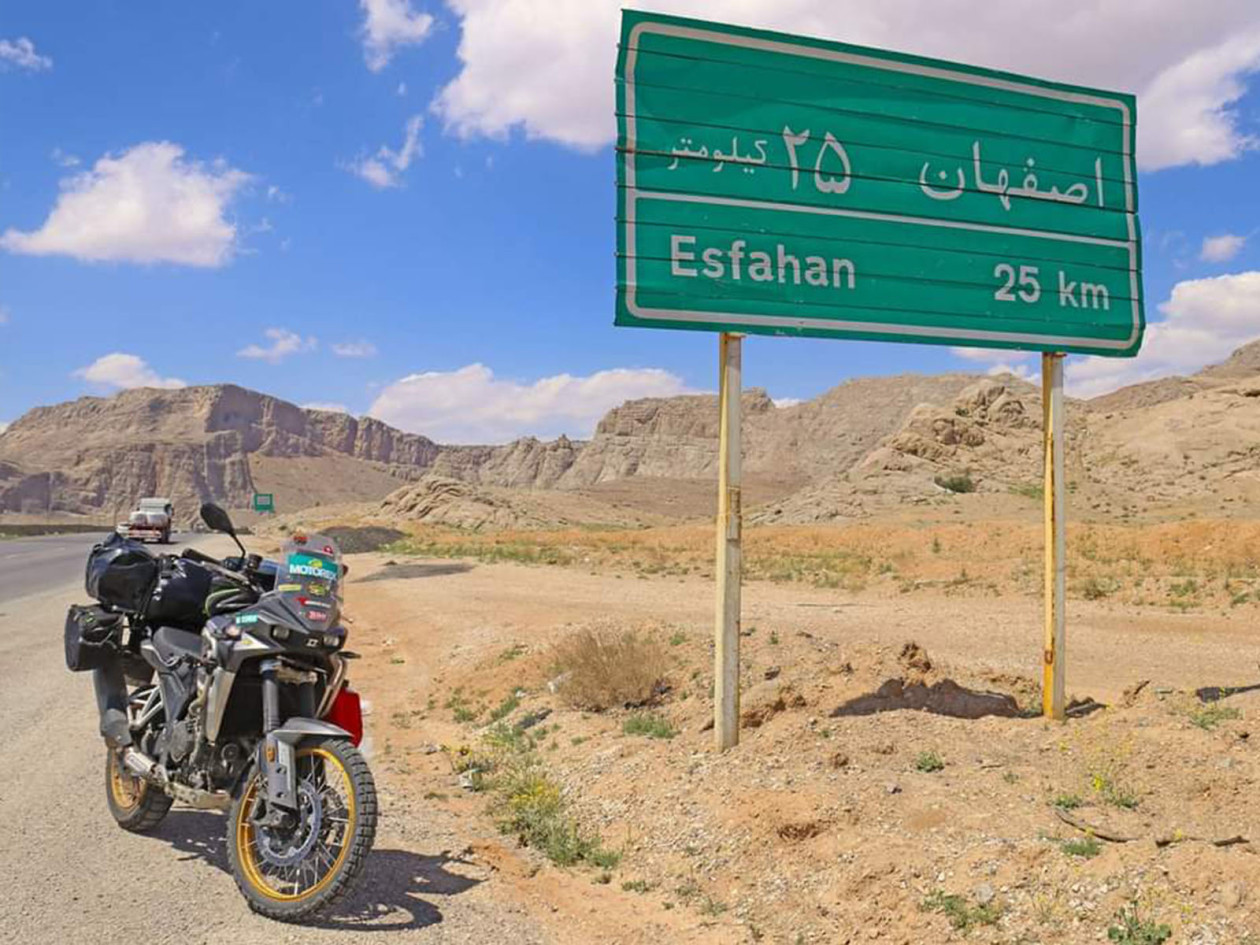 Kove 800 X Pro – Silk Road, Ιράν : Στις απέραντες ευθείες της ερήμου