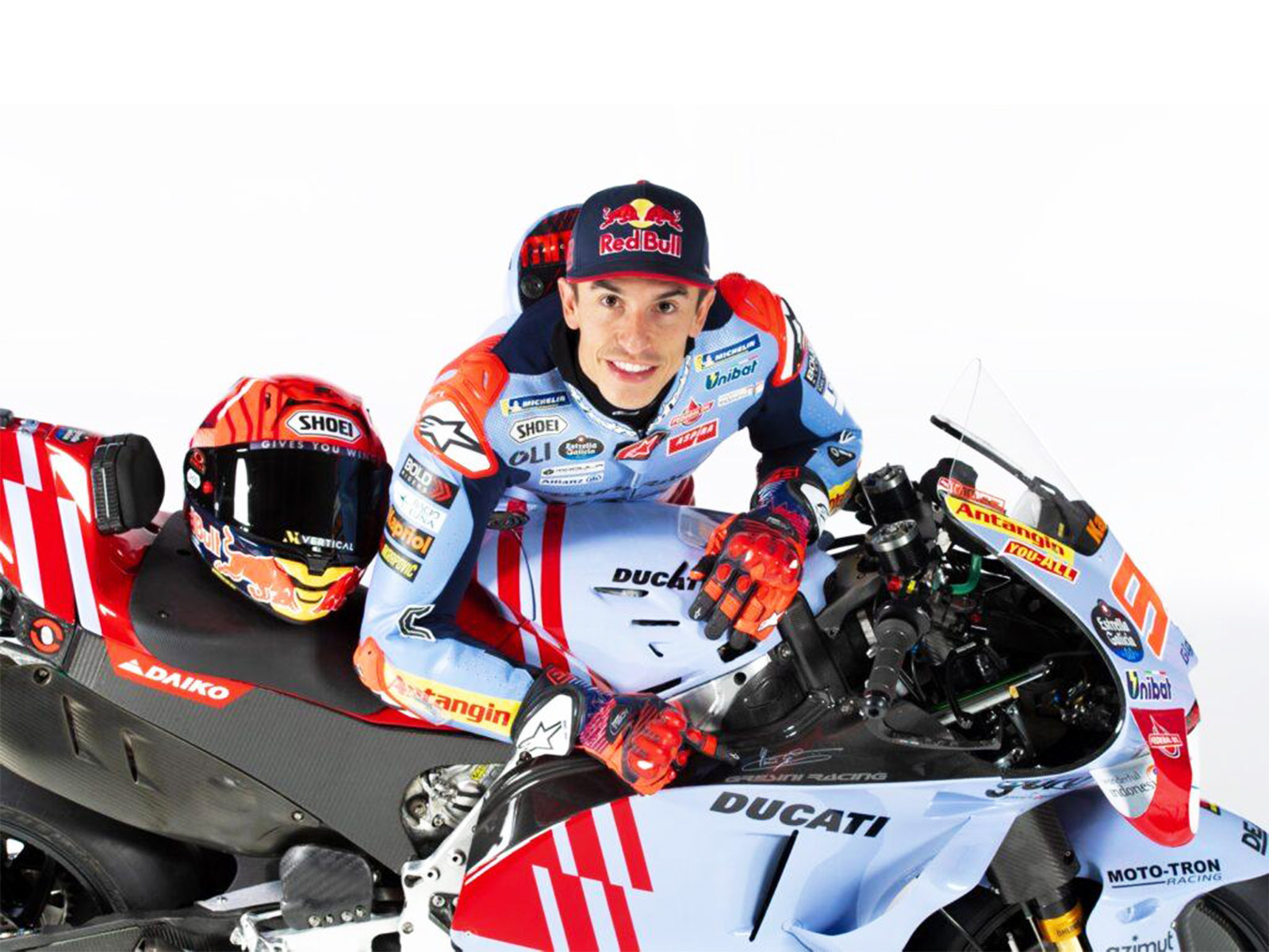 1_Gresini_24_b.jpg