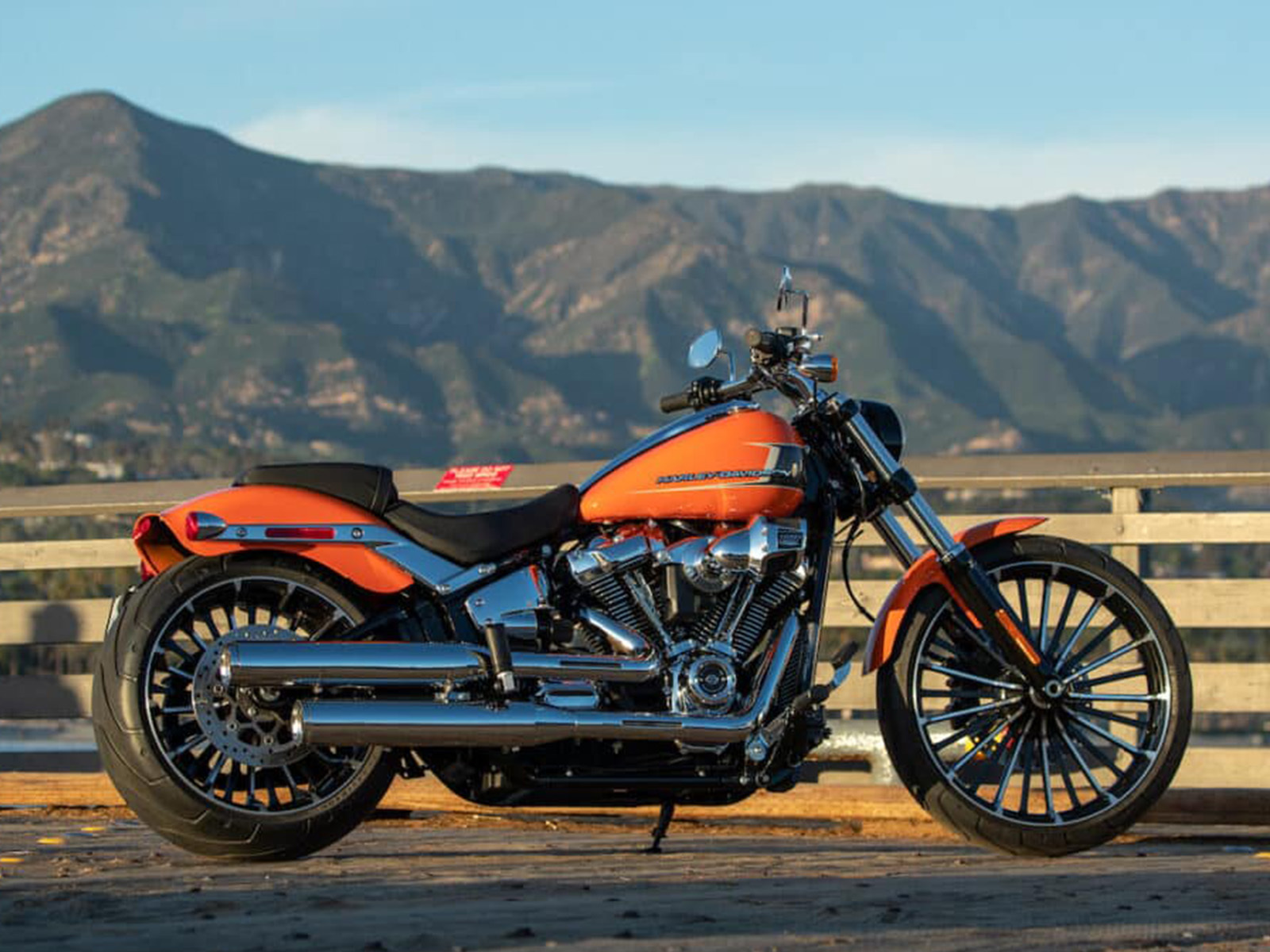 Harley-Davidson_FXBR_Breakout_117_b0.jpg