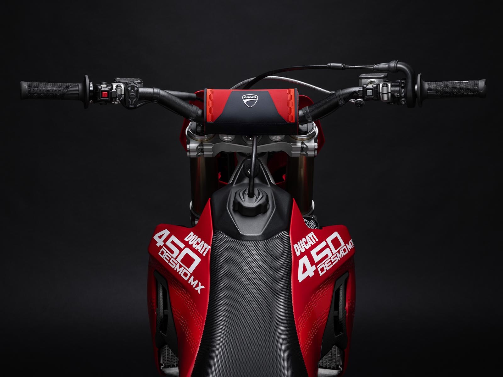 desmomx450d.jpg
