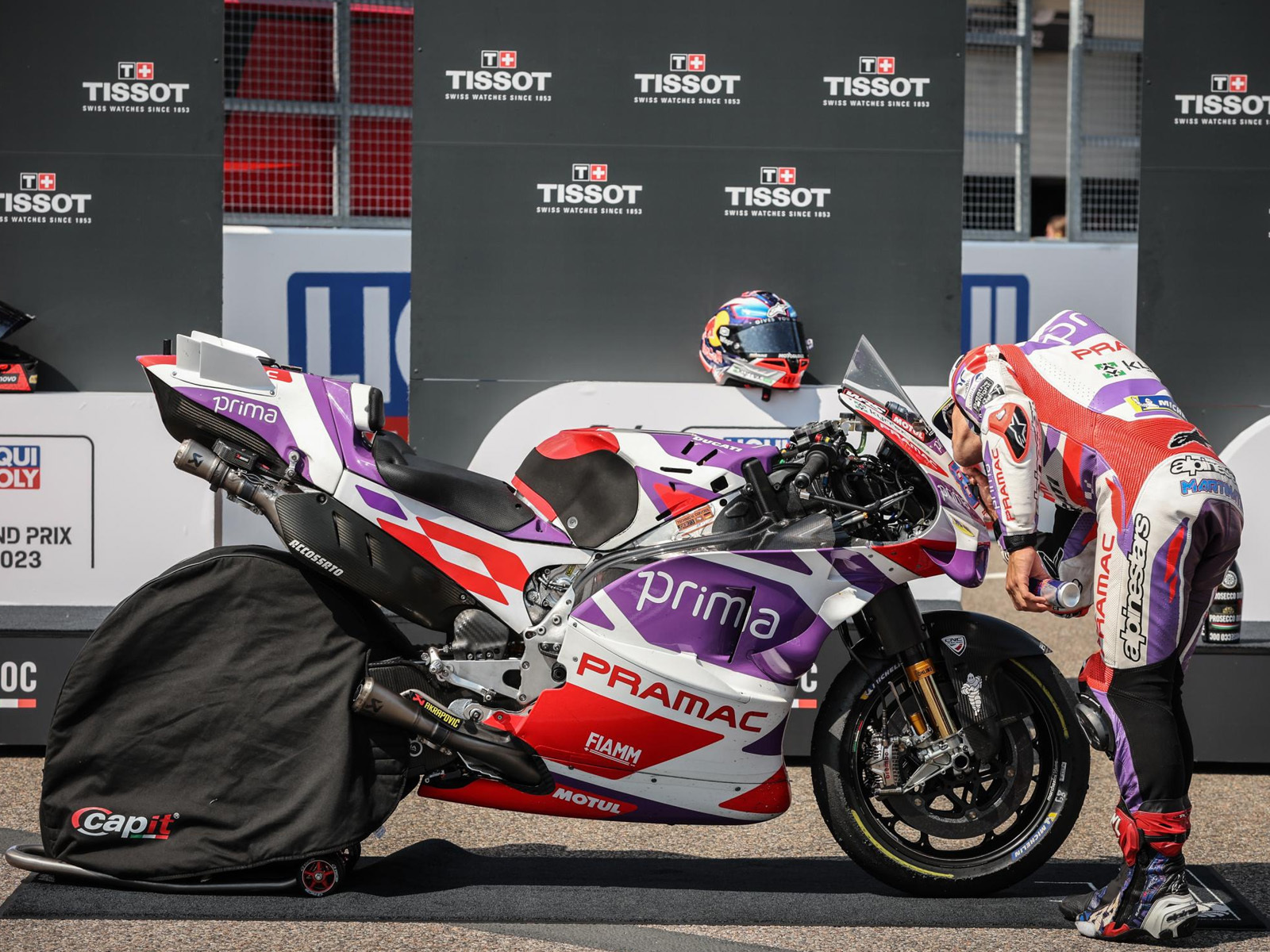 sachs323.jpg