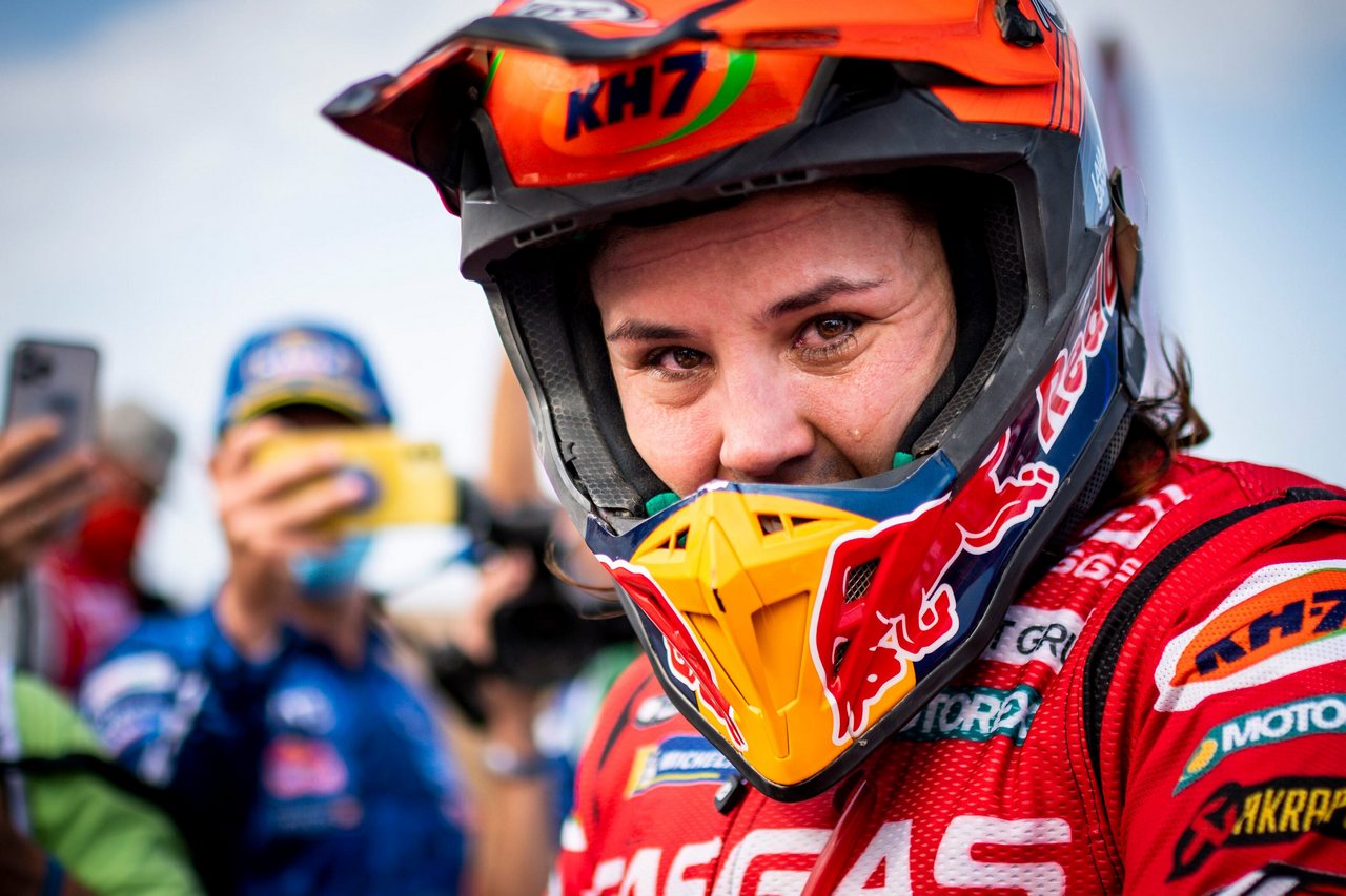 laia sanz dakar rally 2021 finish