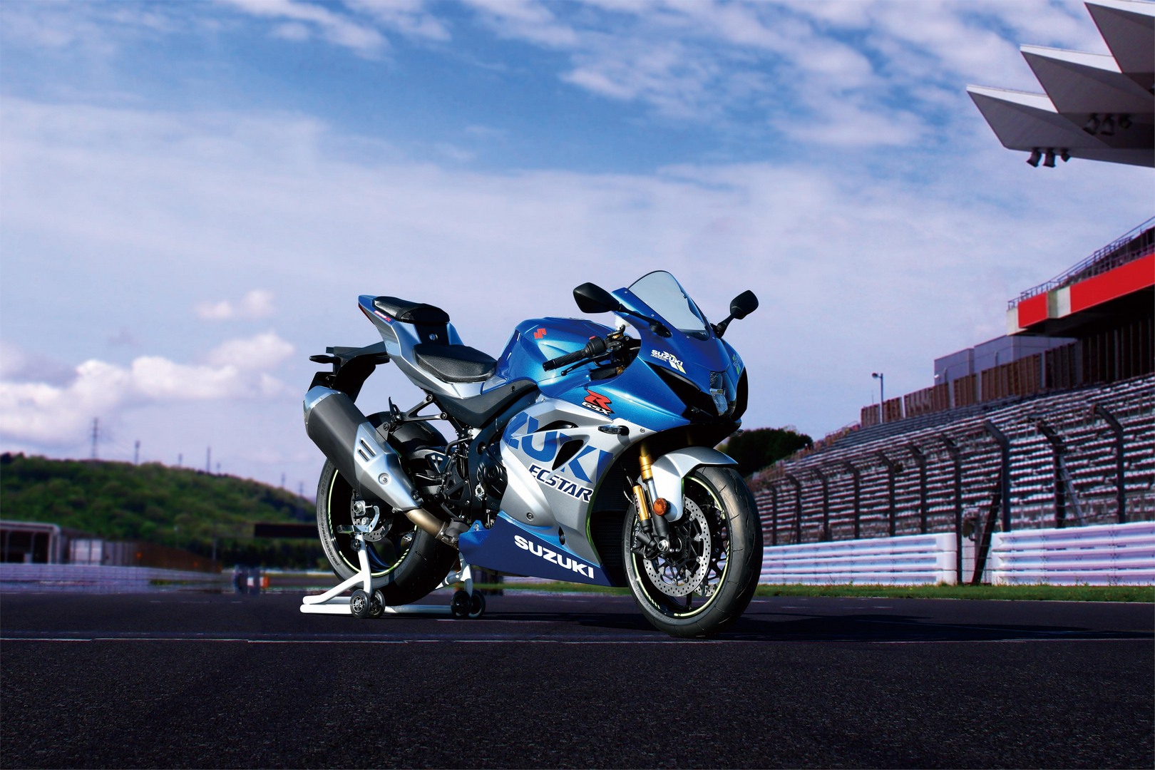suzuki gsx r1000 100th anniversary 00015