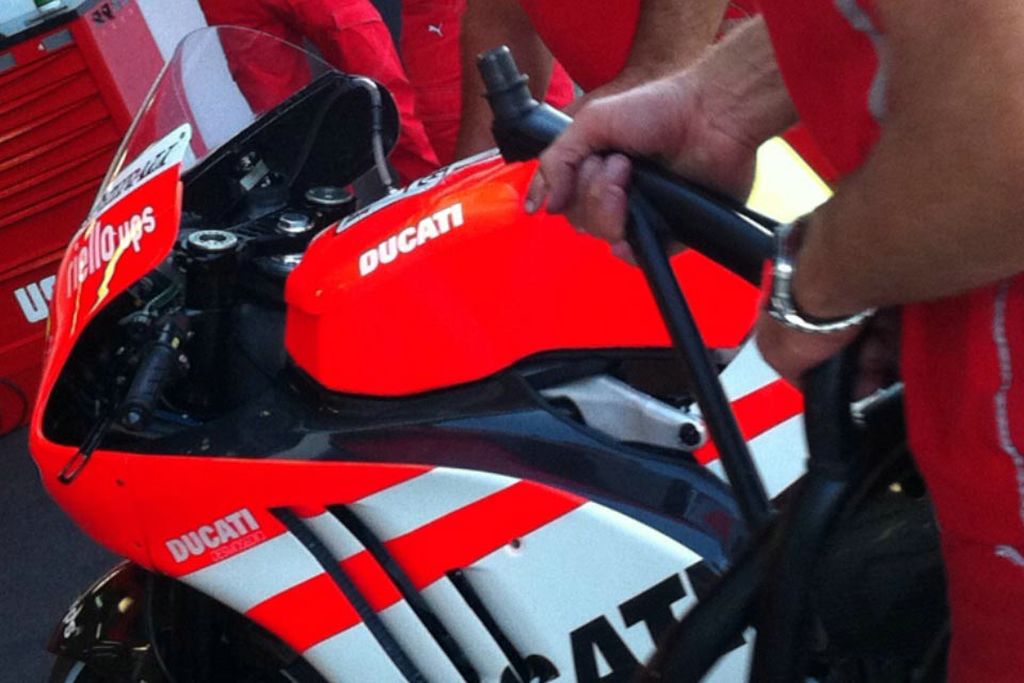 Rossi + Ducati = Αλουμινένιο πλαίσιο!