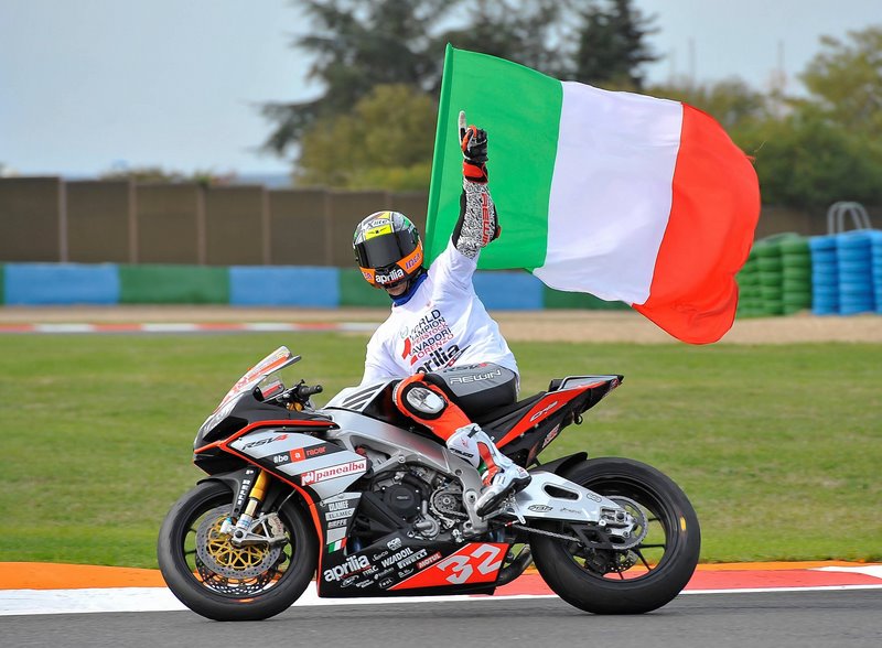 Aprilia και Lorenzo Savadori - Πρωταθλητές Superstock 1000!
