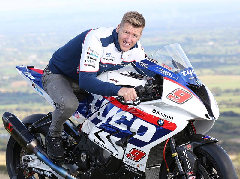 O Ian Hutchinson στην Tyco BMW για το ΙΟΜΤΤ 2016