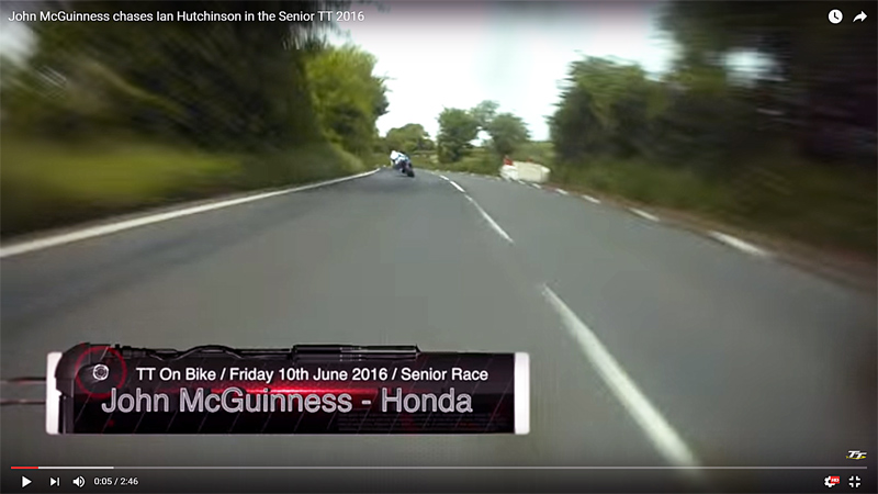 John McGuinness κυνηγάει Ian Hutchinson στο Senior TT - Video