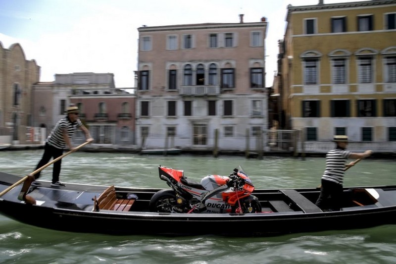 Ρομαντζάδα στη Βενετία για Ducati και Lorenzo