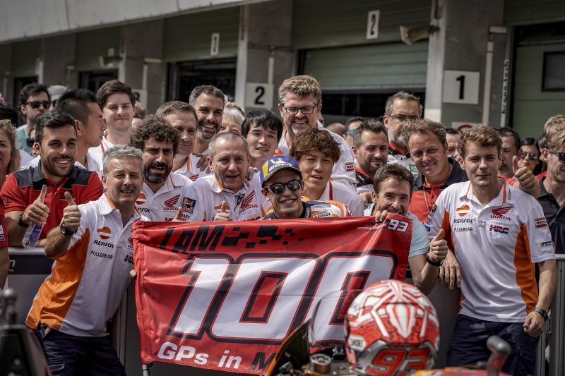 Ο Marc Marquez γιορτάζει το 100ό του MotoGP στο βάθρο του Brno