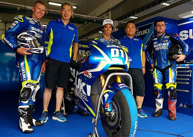 O Michael Dunlop οδηγεί το MotoGP Suzuki GSX-RR
