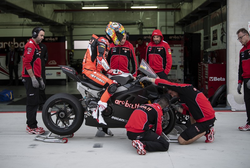 ducati panigale v4r aragon 1st day 3
