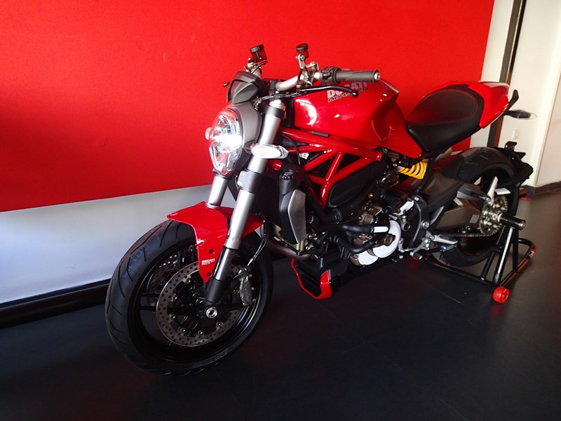 Ducati Monster 1200s στο Fanmoto