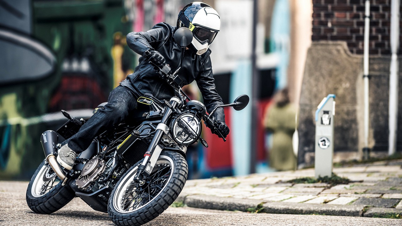 Husqvarna Svartpilen 401 σε προσφορά