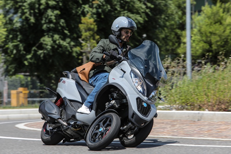 04 Piaggio MP3 350