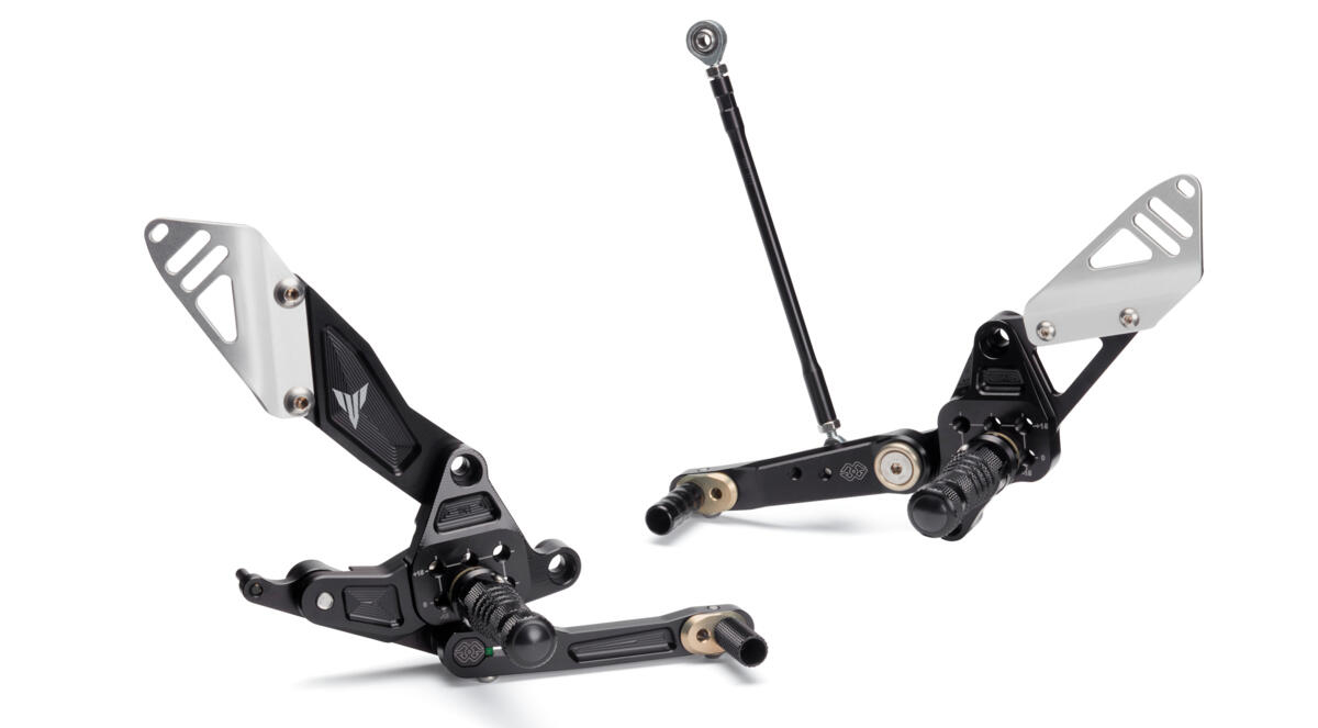 B4C FRSET 00 00 REAR SET Studio 001 Tablet