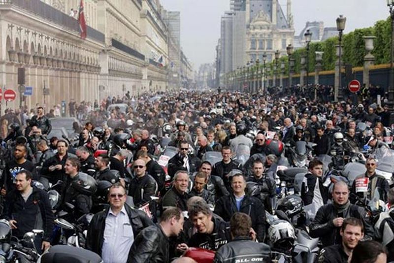 Πρωτοφανής απαγόρευση μοτοσυκλετών στην Γαλλία