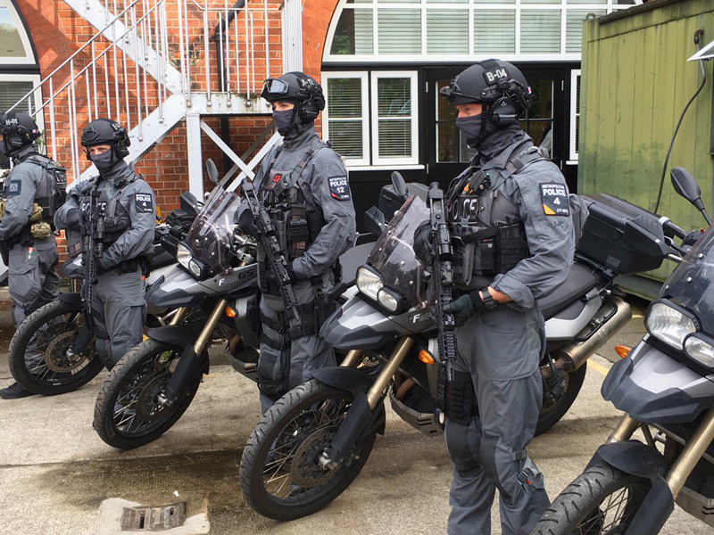 Ένοπλοι αστυνομικοί στο Λονδίνο καβάλα σε BMW F 800 GS
