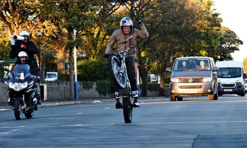 Dougie Lampkin: έκανε σούζα όλη τη διαδρομή του ΙΟΜΤΤ! - Video