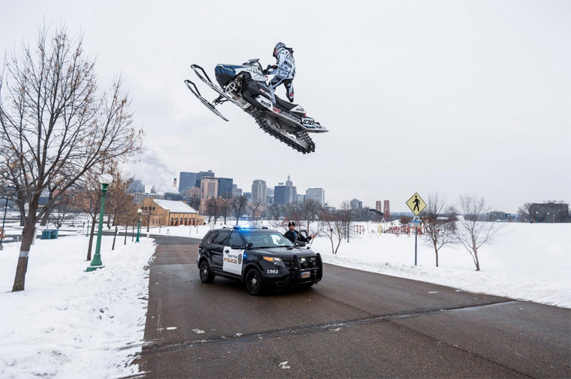 Levi LaVallee. Urban Snowmobile - Video