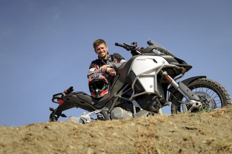 O Casey Stoner παρακολουθεί το Ducati DRE Enduro