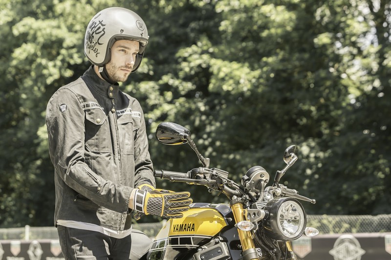 Ο Roland Sands σχεδιάζει τη συλλογή ειδών ένδυσης Faster Sons