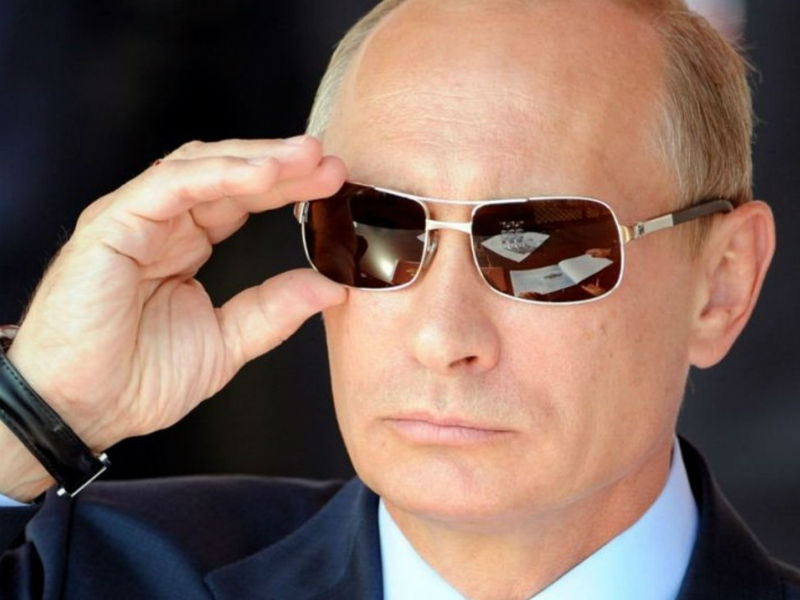O Putin και η "πρωτότυπη" Mitsubishi μοτοσυκλέτα του...