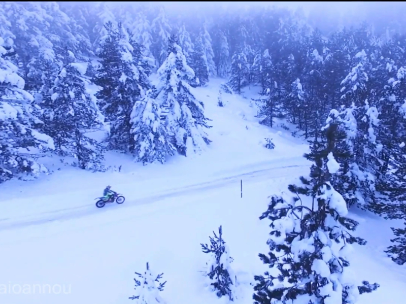 Βίντεο - Βασίλης Σιαφαρίκας στο χιόνι με καρφιά!
