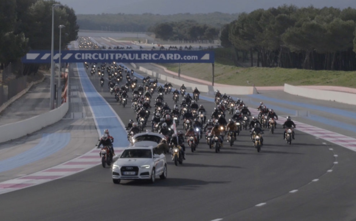 Νέο ρεκόρ: Η μεγαλύτερη “παρέλαση” Ducati Monster