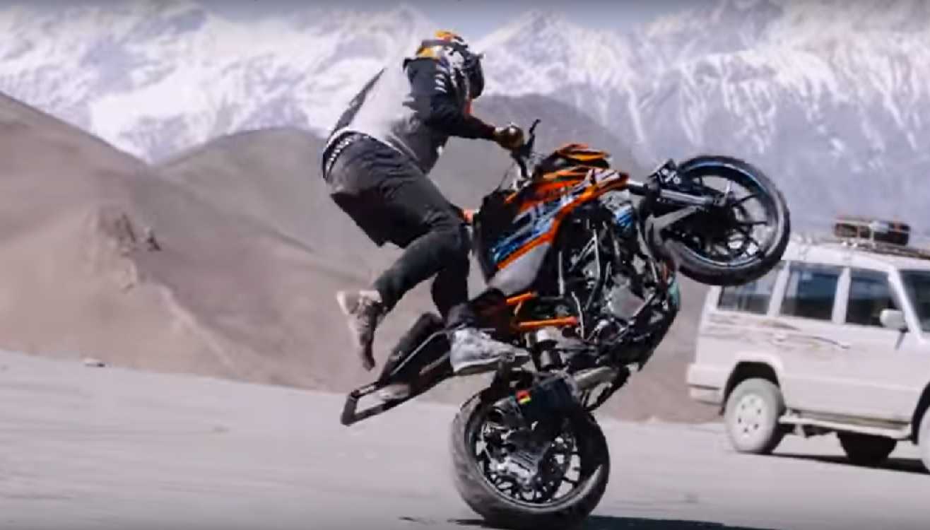 Video – Κατάρριψη ρεκόρ, stunt στο μεγαλύτερο υψόμετρο