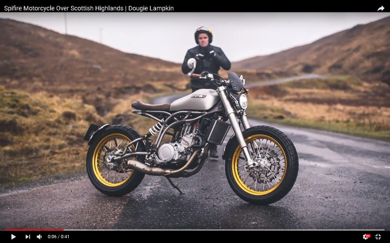 Ο Dougie Lampkin οδηγεί ένα CCM στα Highlands - Βίντεο