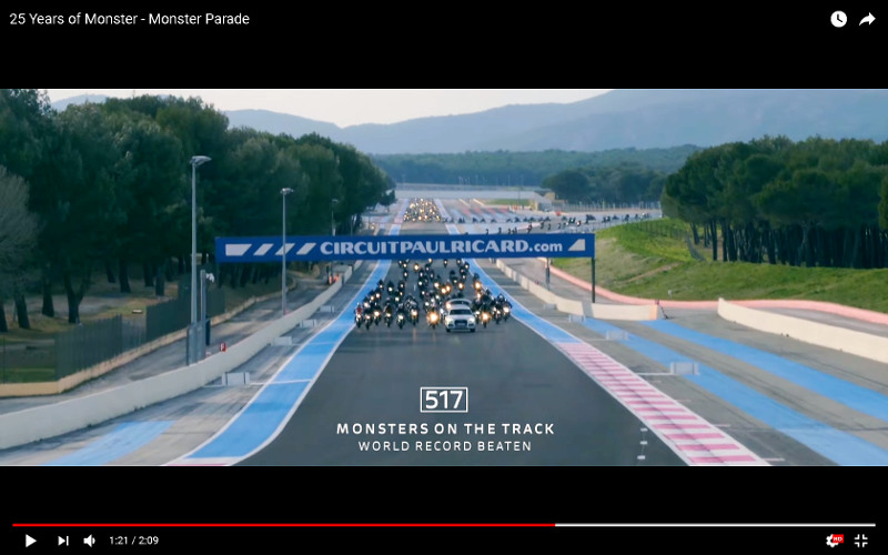 Video - Παρέλαση-ρεκόρ για τα 25 χρόνια Ducati Monster