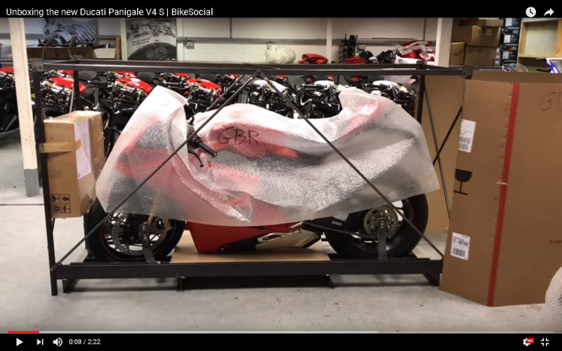 Ducati Panigale V4: Unboxing! - Video