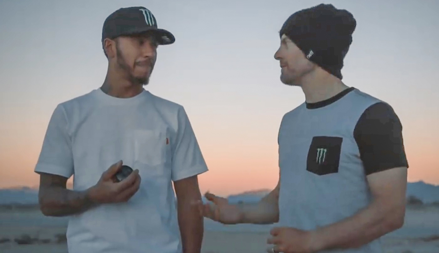 Lewis Hamilton – Στην πίστα με τον Cal Crutchlow – Video