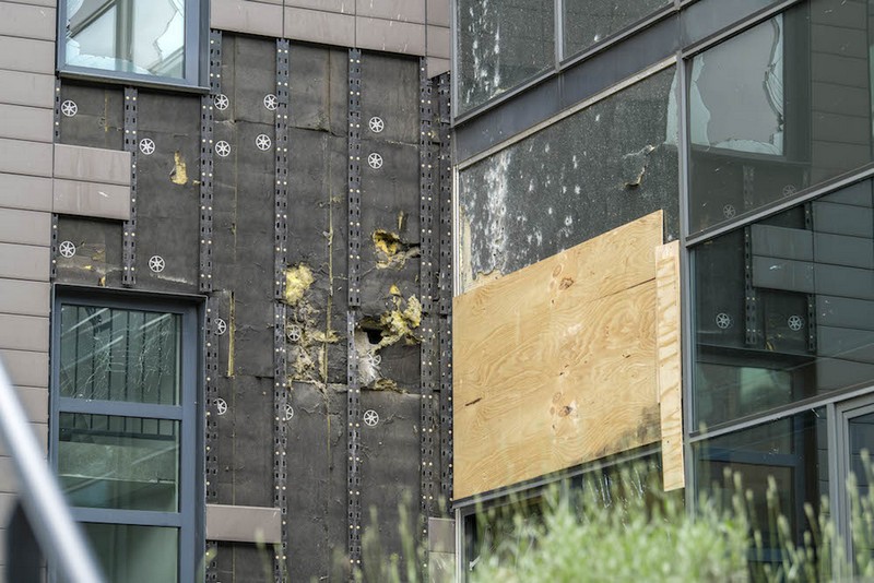 Πρόεδρος λέσχης μοτοσυκλετιστών επιτίθεται με αντιαρματικό σε κτίριο στο Άμστερνταμ