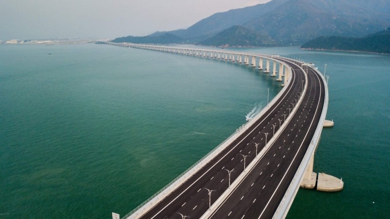 Εγκαινιάστηκε η μακρύτερη γέφυρα στον κόσμο