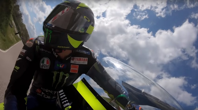 Βίντεο - Valentino Rossi, mini bike, πιστάκι - Ό,τι και να του δώσεις...