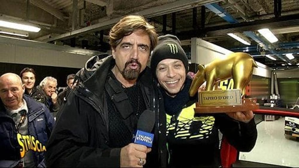 Rossi – “Βραβεύτηκε” ως “Looser” της χρονιάς... και παρέλαβε το έπαθλο!