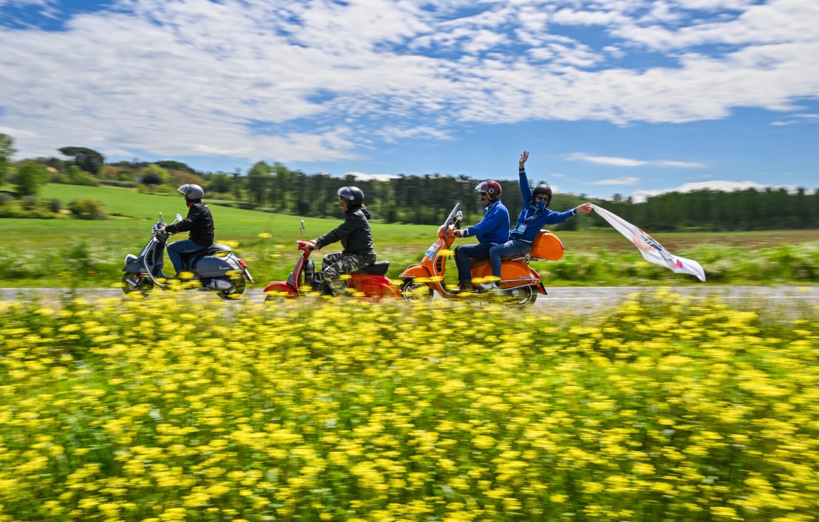 Vespa World Day 2024 Pontedera Italy. Parade © Francesco Vignali \Milagro