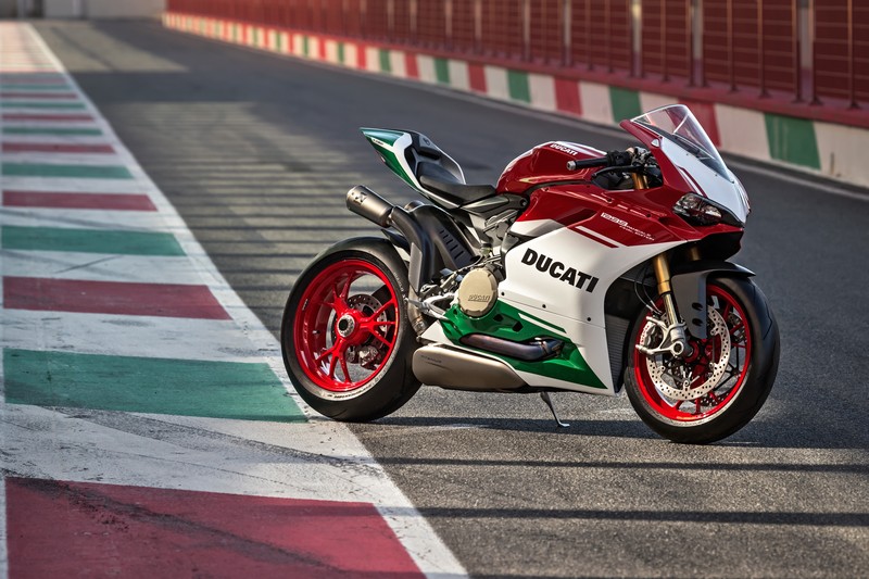Η τελευταία δικύλινδρη Ducati 1299 Panigale R είναι πλέον διαθέσιμη