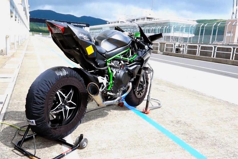 Kawasaki Ninja H2R - Video στην πίστα!