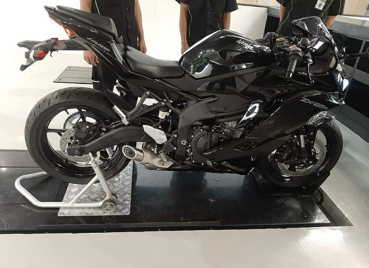 kawasaki ninja zx 25r right side c1bd
