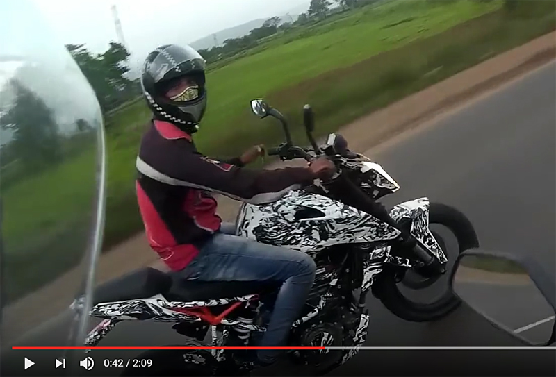 To KTM 390 Duke 2017 σε δοκιμές στην Ινδία - Video