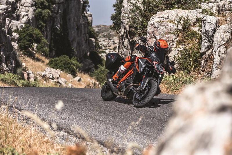 ktm 1290 super duke gt 2019 24