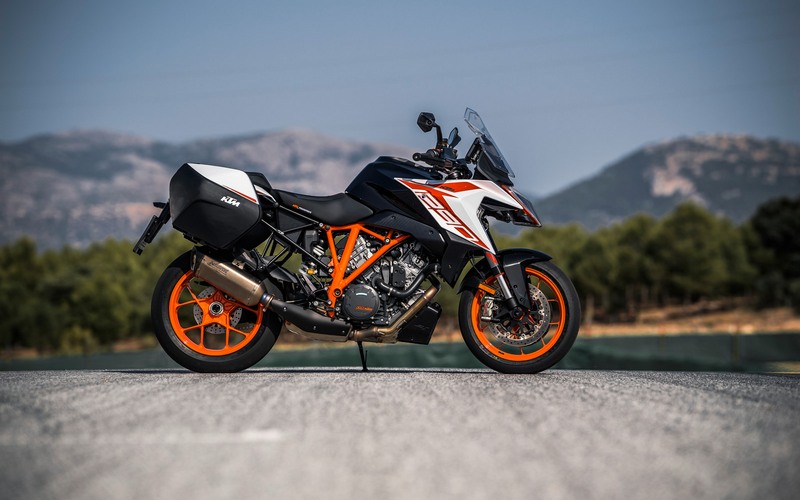 ktm 1290 super duke gt 2019 35