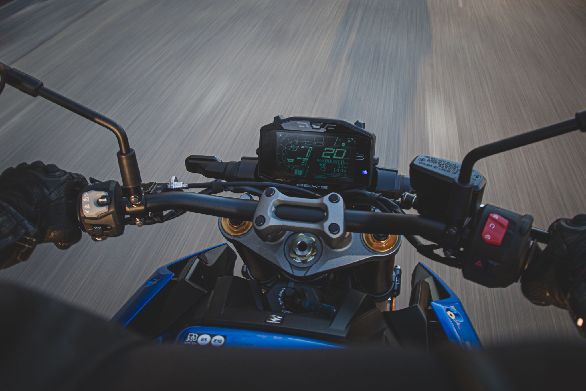 gsx s1000 m2 action 53