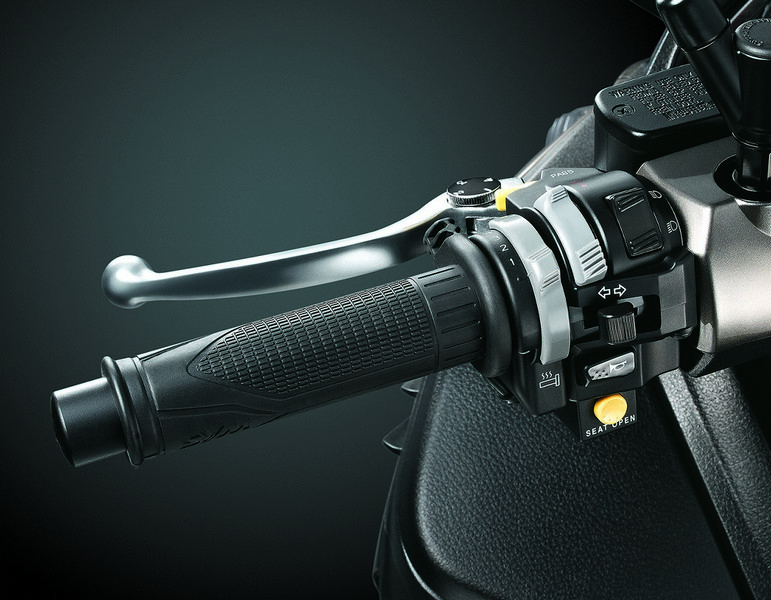 MAXSYM 600i ABSi Heatinggrip
