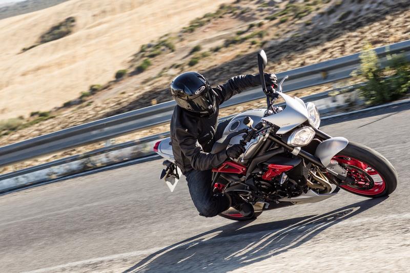 Triumph - Μειώσεις τιμών στα Street Triple 675 / R