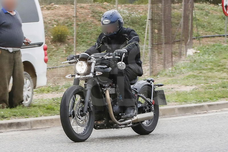 triumph bobber 2