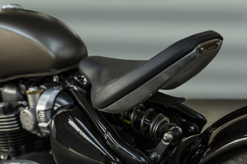 triumph bobber dt 12