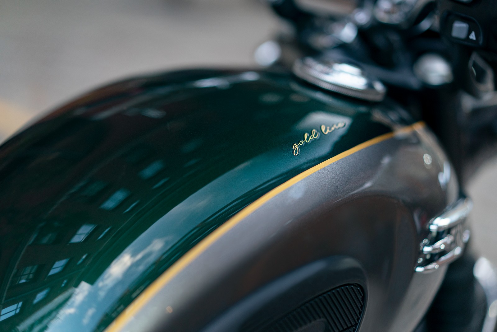 Special Edition T120 Gold Line Details 3